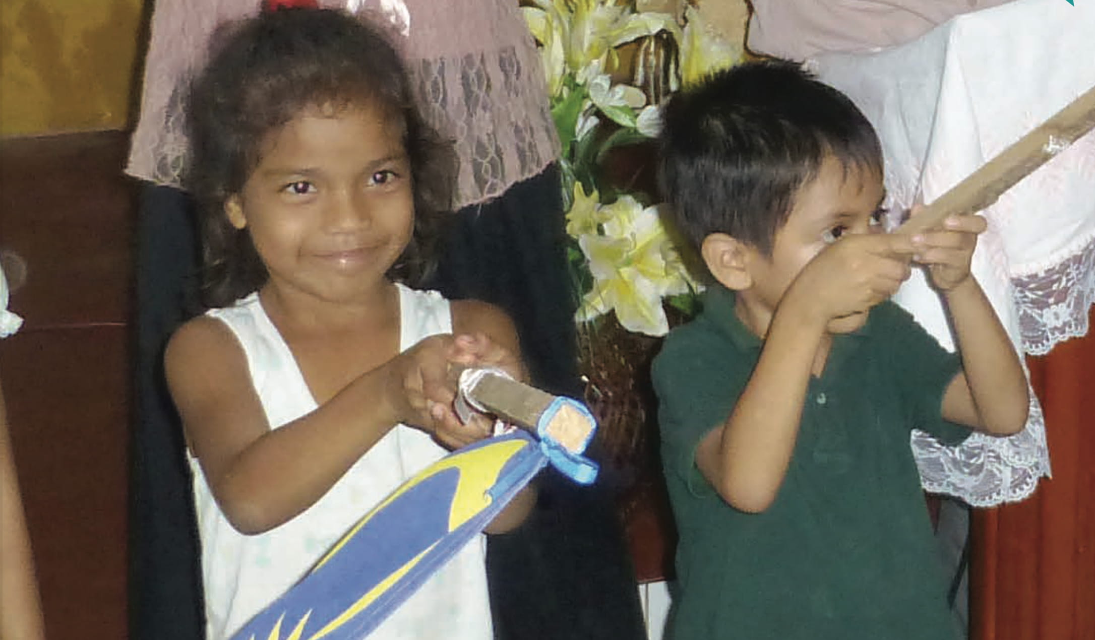 Niños con una bandera
