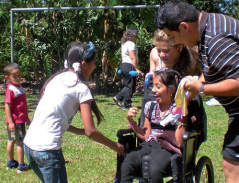 Sirviendo a las Personas Con Discapacidad