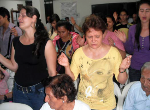 Involucra a Toda la Iglesia en la Oración