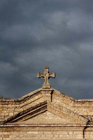 Foto de Cristian Loayza: https://www.pexels.com/es-es/foto/edificio-iglesia-cruzar-cruz-25823730/