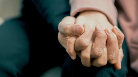 Foto de Sơn Bờm: https://www.pexels.com/es-es/foto/foto-de-tomados-de-la-mano-1773113/