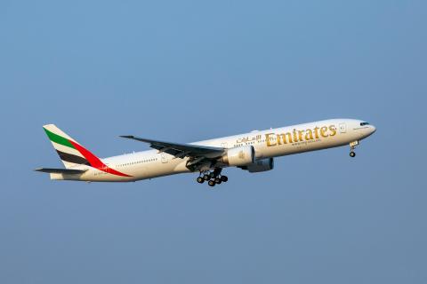 Foto de Jubair Bin Iqbal: https://www.pexels.com/es-es/foto/vuelo-volador-avion-cielo-azul-13034092/