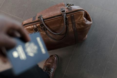 Foto de nappy: https://www.pexels.com/es-es/foto/bolsa-de-lona-de-cuero-marron-1058959/